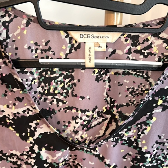 BCBGeneration Print Top - Picture 3 of 4